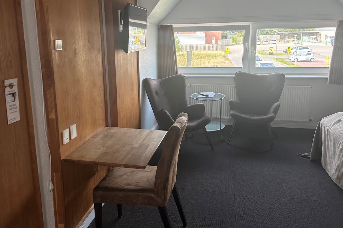 desk, soundproofing, iron/ironing board, free wifi