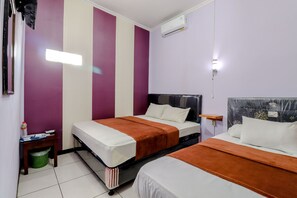 Deluxe Twin Room | Desk, free WiFi, bed sheets - Hotel Bintang Malang (Malang)