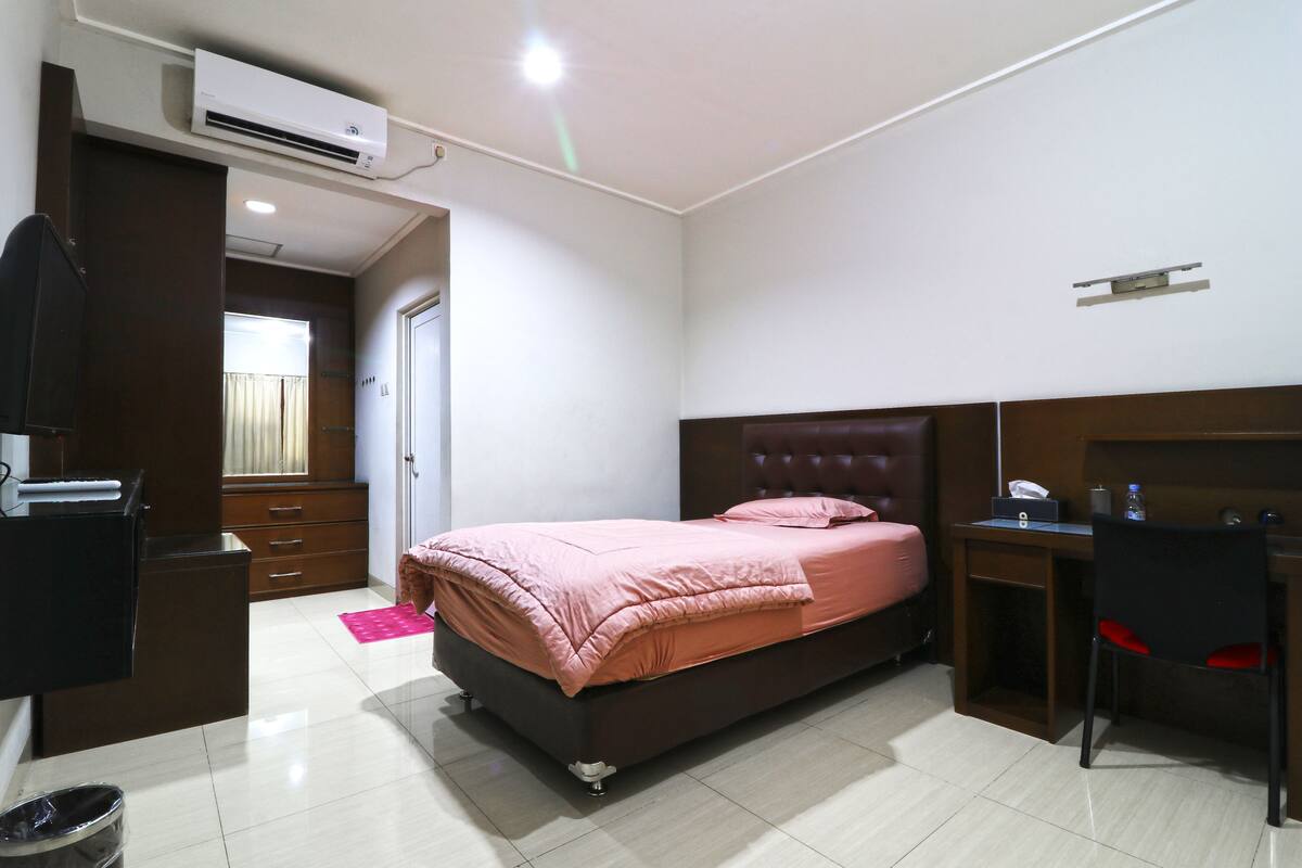 Premium bedding, WiFi (free)