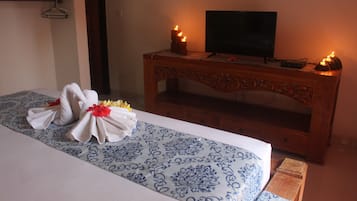 Safe på rommet, skrivebord, wi-fi (inkludert) og sengetøy