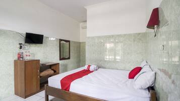 Premium bedding, desk, bed sheets