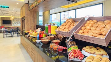 Frokostbuffé hver dag (mot et tillegg)