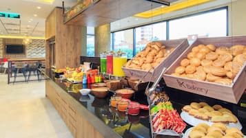 Desayuno buffet todos los días (con cargo)