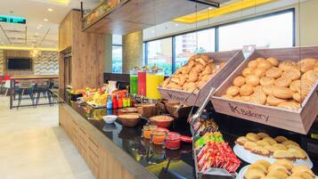 Petit déjeuner buffet (38000 COP par personne)