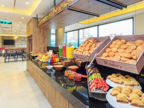 Daily buffet breakfast (COP 38000 per person)