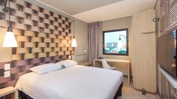 Room, 1 Double Bed | Premium bedding, down comforters, in-room safe, desk