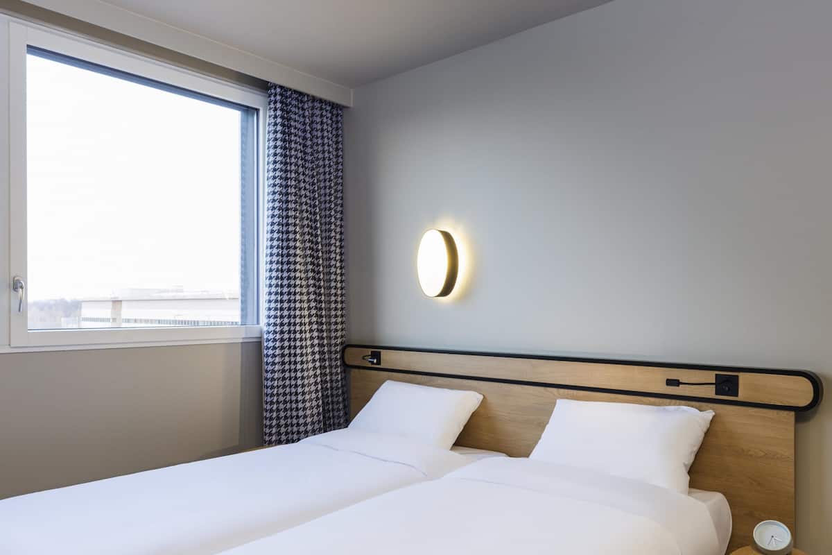 Caja de seguridad en la habitación y decoración personalizada