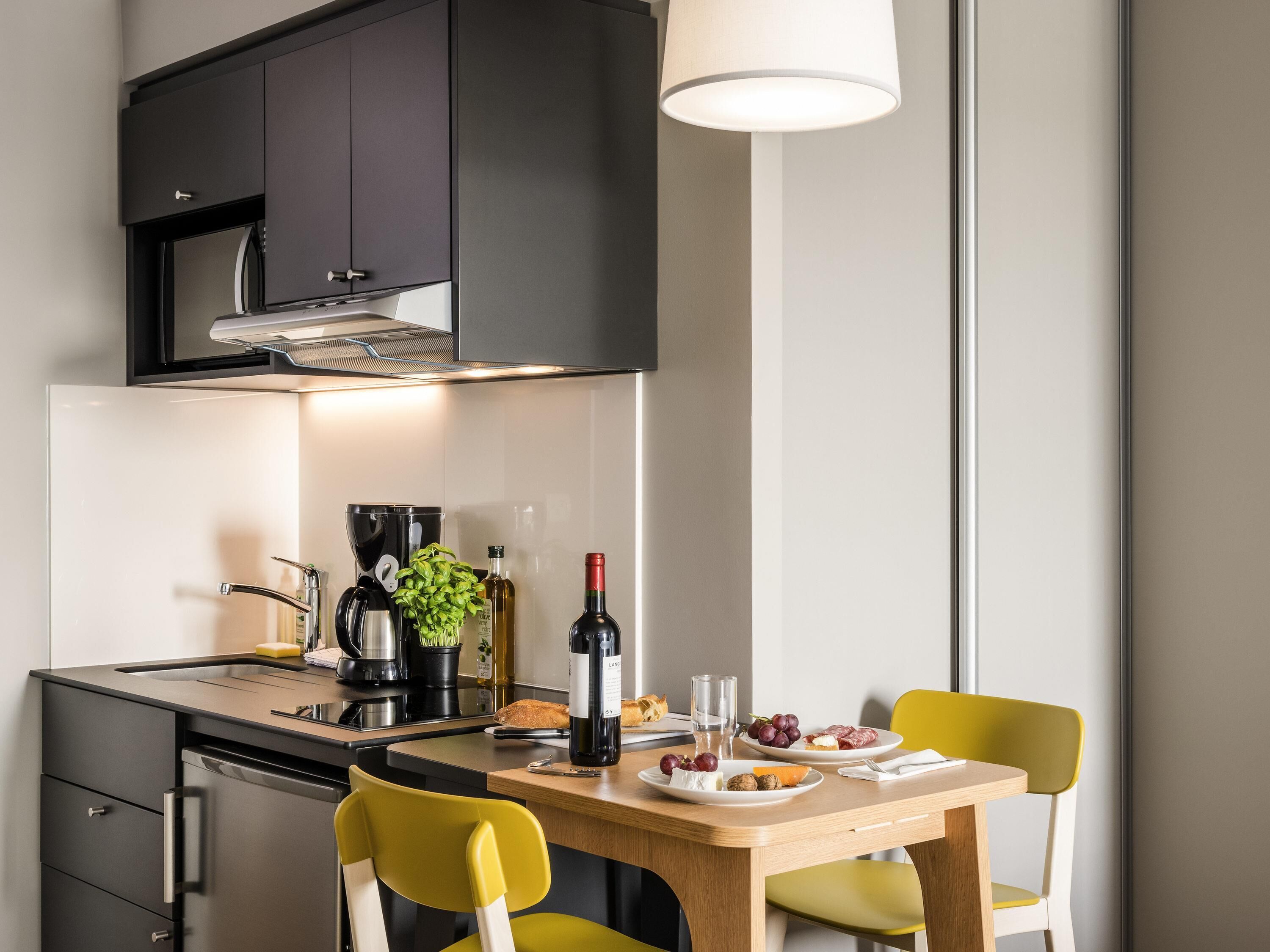 In-room safe, individually decorated, laptop workspace, blackout drapes