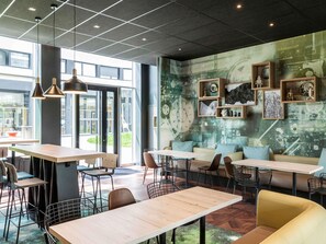 Petit déjeuner buffet servi tous les jours en supplément