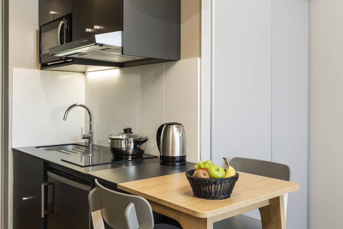 Caja de seguridad en la habitación y decoración personalizada