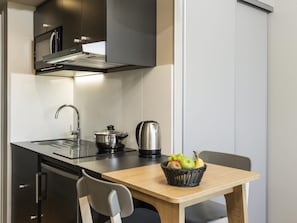 Tallelokero huoneessa, yksilöllisesti sisustettu