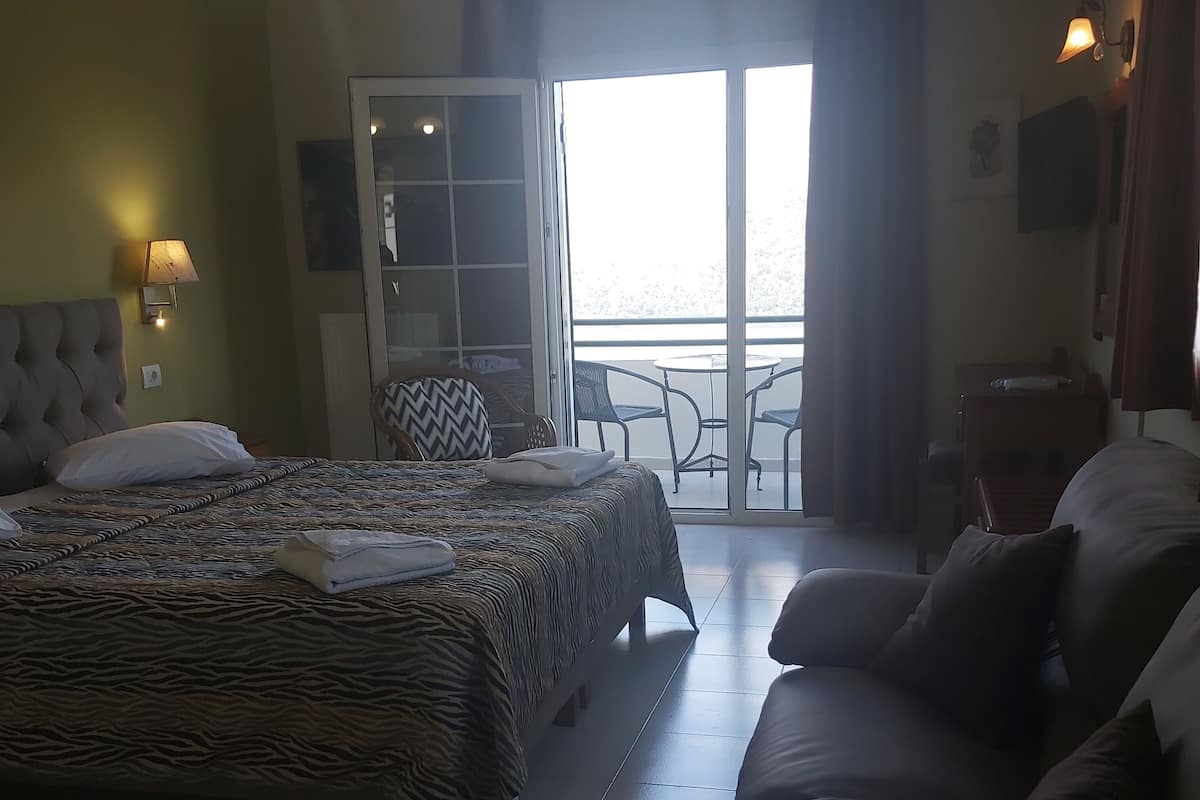 Apartment, 1 Bedroom, Sea View | Premium bedding, soundproofing, iron/ironing board