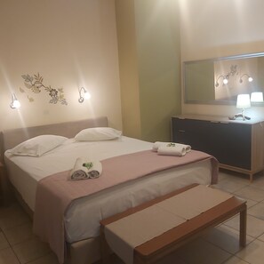 Apartment, 1 Bedroom, Sea View | Premium bedding, soundproofing, iron/ironing board