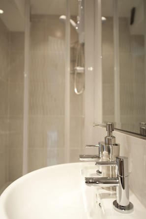 Double Room, Ensuite (Shepherd's Hut) | Bathroom | Free toiletries, hair dryer, towels - Cadleigh Manor B&B (Ivybridge)