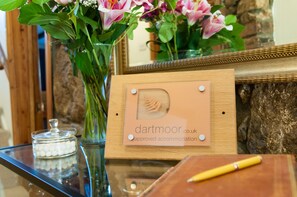 Interior entrance - Cadleigh Manor B&B (Ivybridge)