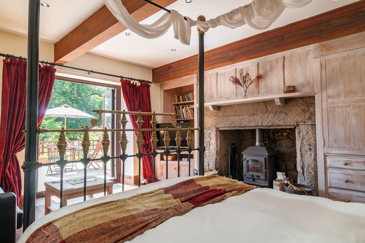 Chambre Double, salle de bains attenante (Dart Studio) | Literie de qualité supérieure, surmatelas, rideaux occultants, Wi-Fi