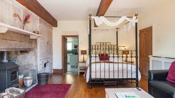 Double Room, Ensuite (Dart Studio) | Premium bedding, pillow-top beds, individually decorated