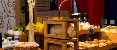 Se ofrece un desayuno bufé (40 BRL por persona)