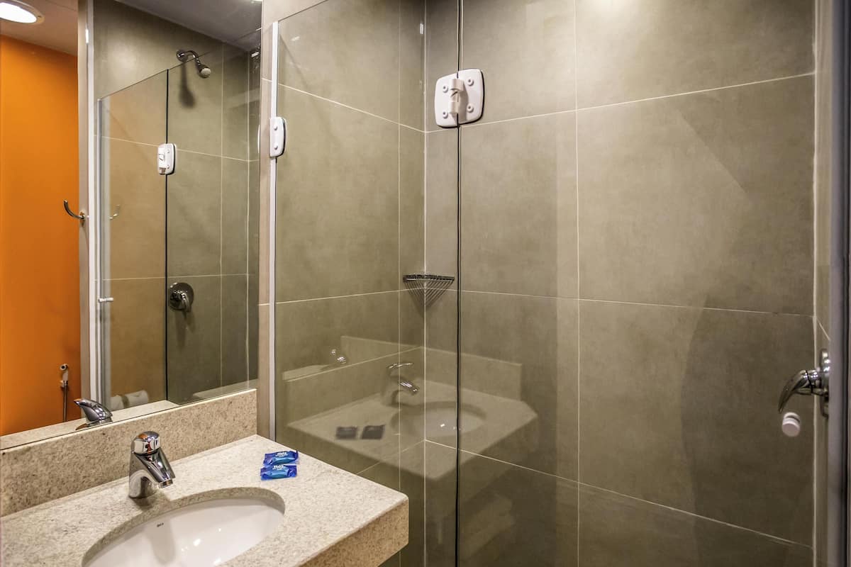 Room, 1 Double Bed | Individually decorated, soundproofing, free WiFi, bed sheets