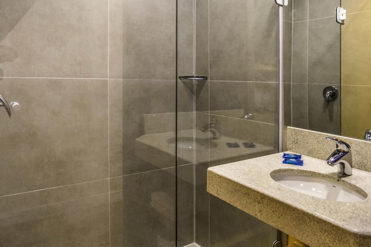 Triple Room, 1 Double Bed | Individually decorated, soundproofing, free WiFi, bed sheets