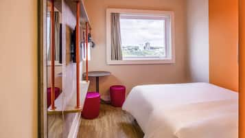 Quarto, 1 cama de casal | Frigobar, individualmente decorados, quartos à prova de som