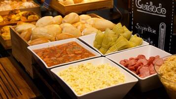 Café da manhã com buffet todos os dias mediante uma taxa