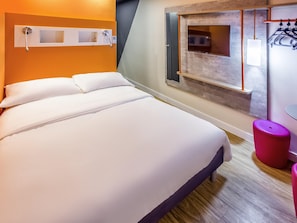 Zimmer, 1 Doppelbett | Individuell dekoriert, schallisolierte Zimmer, kostenloses WLAN