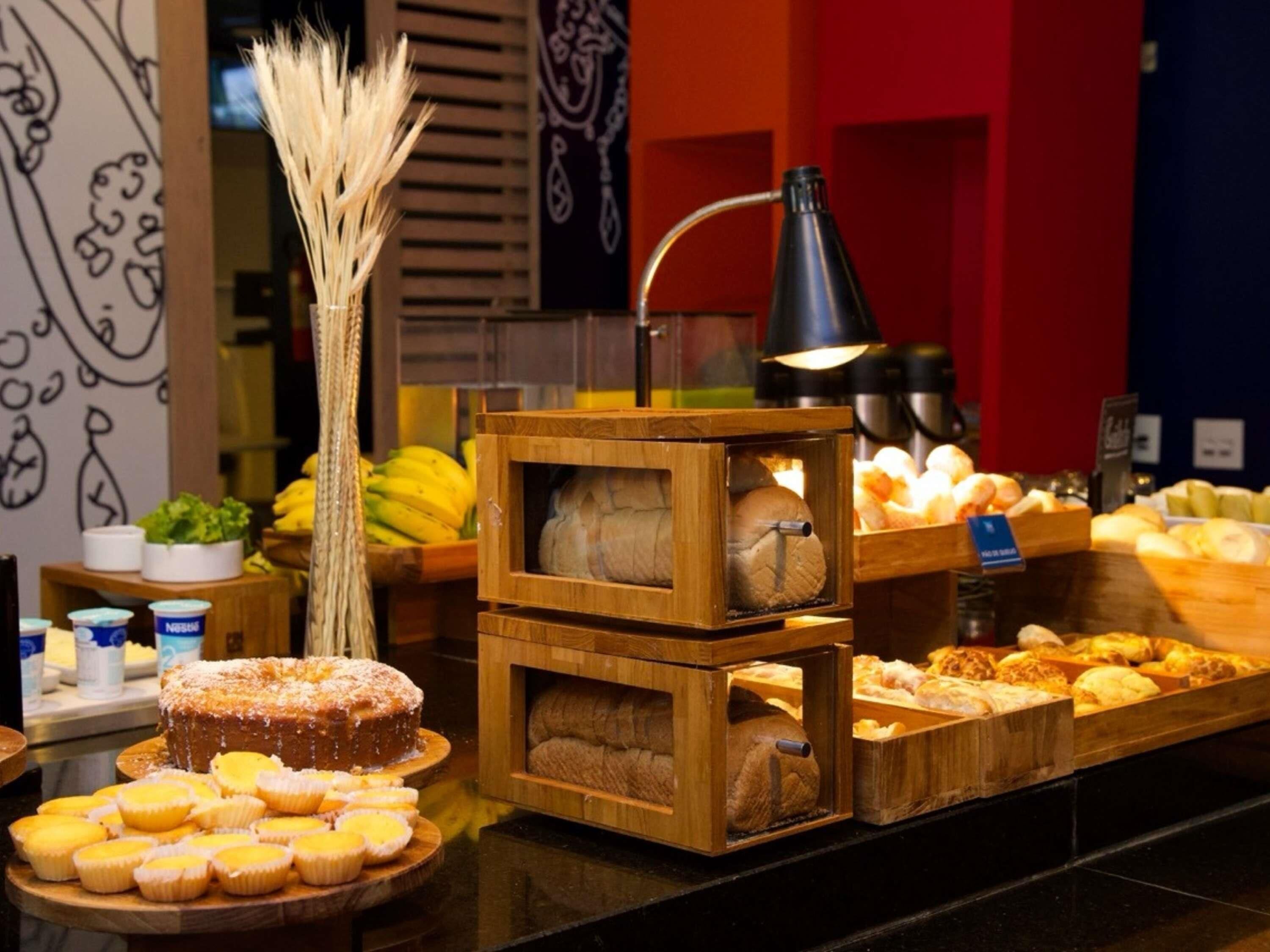 Daily buffet breakfast (BRL 40 per person)