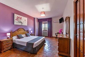 ห้องซูพีเรียดับเบิล | โต๊ะทำงาน, Wi-Fi ฟรี, ผ้าปูที่นอน