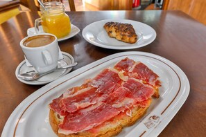 Restaurant - Hostal Alfonso XI (Guadalupe)