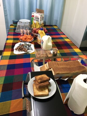 Tägliches inbegriffenes kontinentales Frühstück