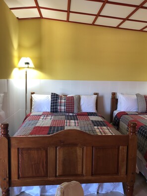 Deluxe Room, 2 Queen Beds, Non Smoking | Hypo-allergenic bedding, down duvets, Select Comfort beds, in-room safe - Casa Hotel la Casa Vieja (San Salvador)