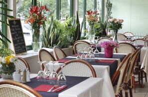 Lunch and dinner served, French cuisine - Hôtel A l'Ombre des Marronniers (Thonon-les-Bains)