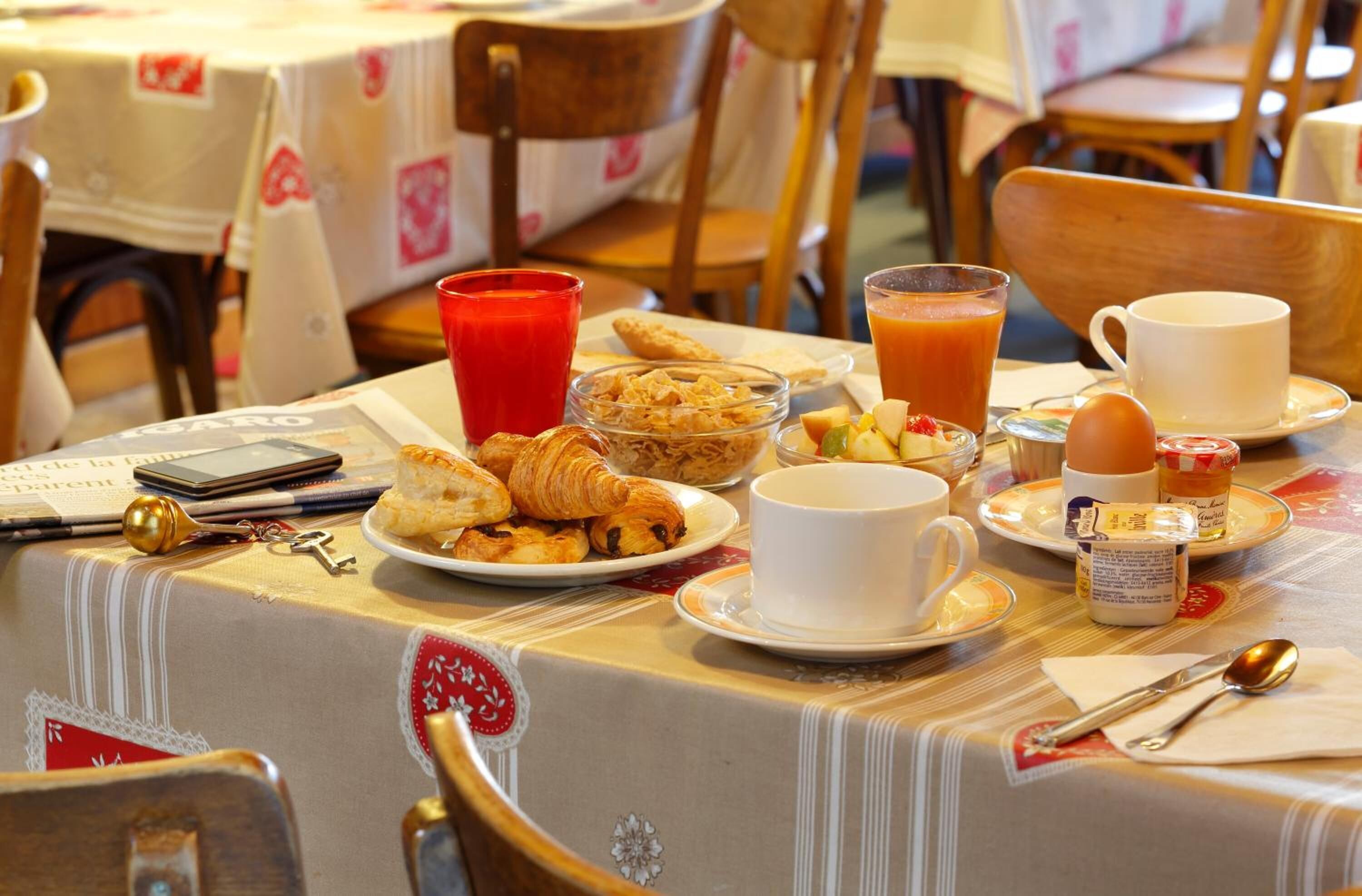 lunch and dinner served, french cuisine