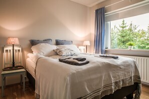 Zweibettzimmer, Gemeinschaftsbad | Verdunkelungsvorhänge, kostenlose Babybetten, Zustellbetten