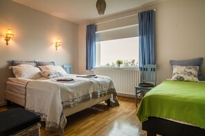 Cortinas blackout, cunas gratuitas y camas plegables/adicionales 