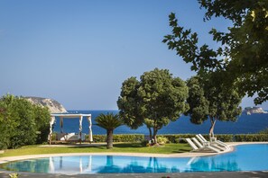 Outdoor pool, free cabanas, sun loungers - Stella Di Helis Villa (Kefalonia)