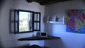 Kamar Double Tradisional, 1 Tempat Tidur Queen, Bebas Asap Rokok, pemandangan gunung | Fasilitas kamar