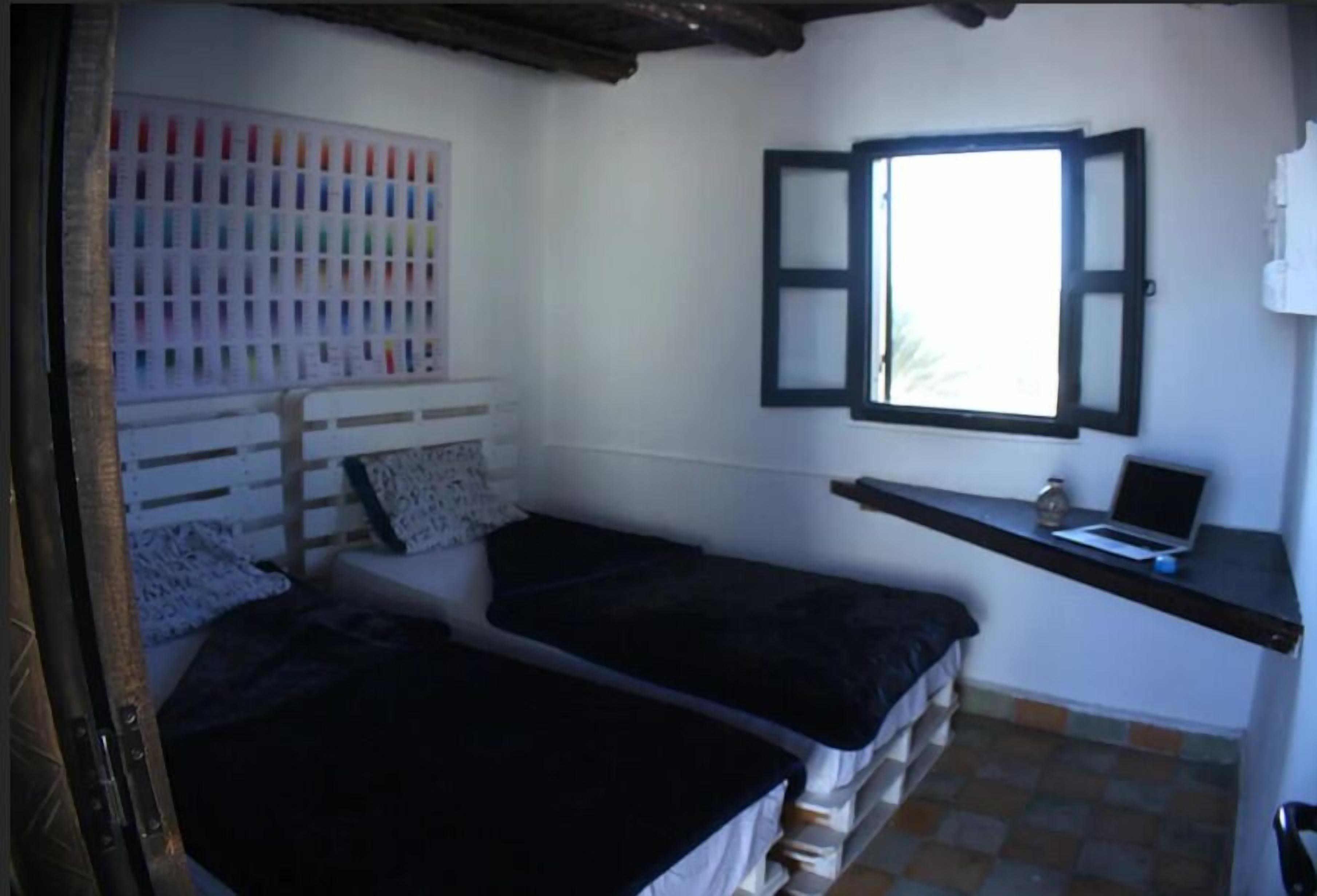 Twin Room, 2 Twin Beds | Free cribs/infant beds, bed sheets