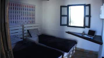 Twin Room, 2 Twin Beds | Free cribs/infant beds, bed sheets