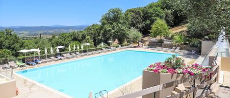 Piscine extérieure (ouverte en saison)