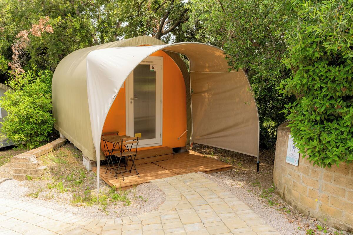 Classic Tent | Free WiFi, bed sheets
