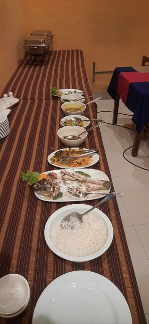 Daily cooked-to-order breakfast (USD 8 per person)