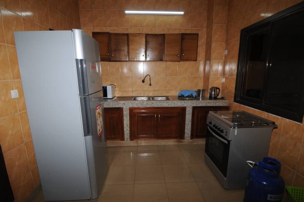 junior apartment, 1 queen bed, non smoking | private kitchen | fridge, microwave, oven, stovetop