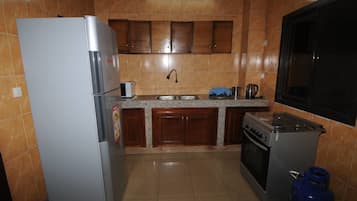 Junior Apartment, 1 Queen Bed, Non Smoking | Private kitchen