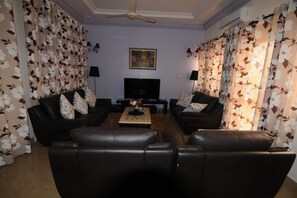 Senior Apartment, 2 Queen Beds, Non Smoking | Living area - Résidence Georges VI (Ouagadougou)