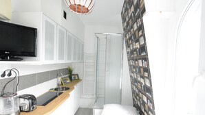 Studio | Blackout drapes, soundproofing, iron/ironing board, WiFi (free) - Mesnil - Your Home in Paris (Paris)
