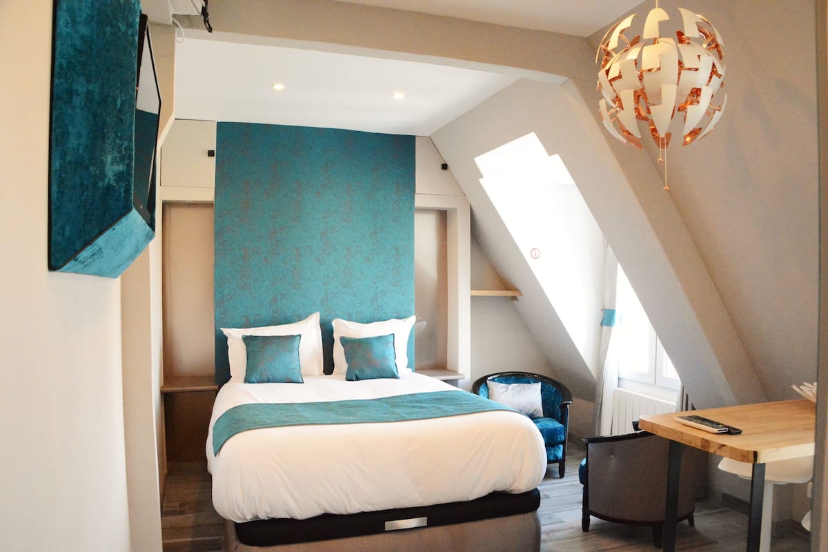 1 chambre, literie de qualité supérieure, fer et planche à repasser