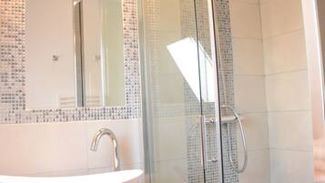 Studio | Bathroom shower