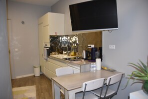 Daily continental breakfast (EUR 15 per person) - Trocadéro - Your Home in Paris (Paris)